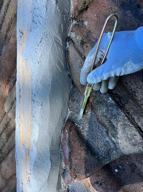 鳴沢村　棟瓦積み直し