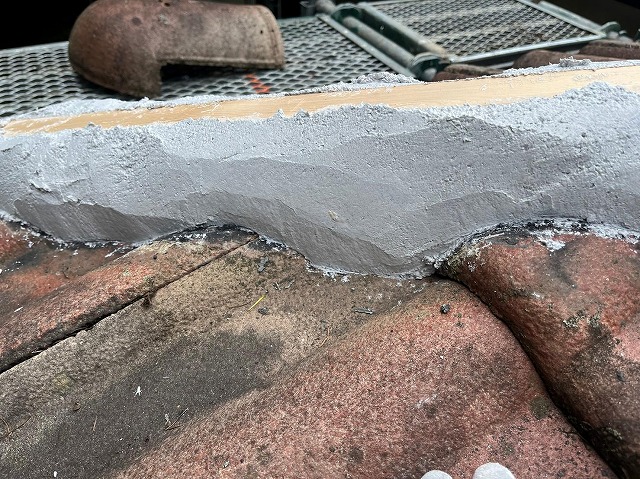 鳴沢村　棟瓦積み直し