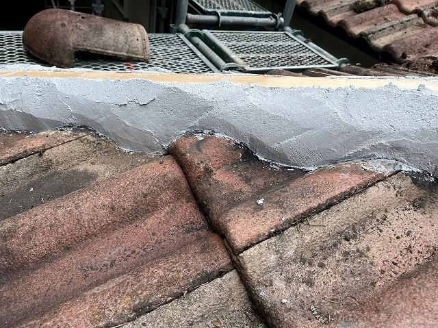 鳴沢村　棟瓦積み直し