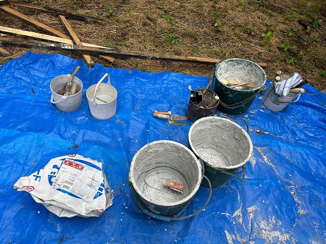 鳴沢村　棟瓦積み直し