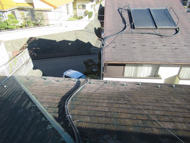 大月市コロニアル屋根温水器線