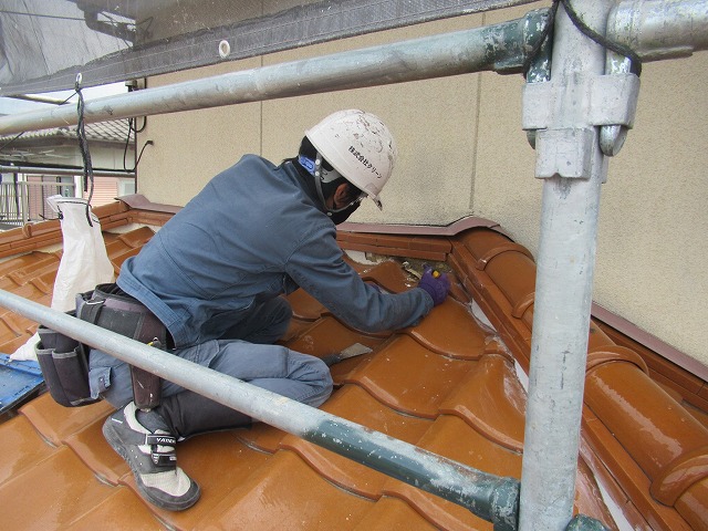 甲斐市漆喰作業中