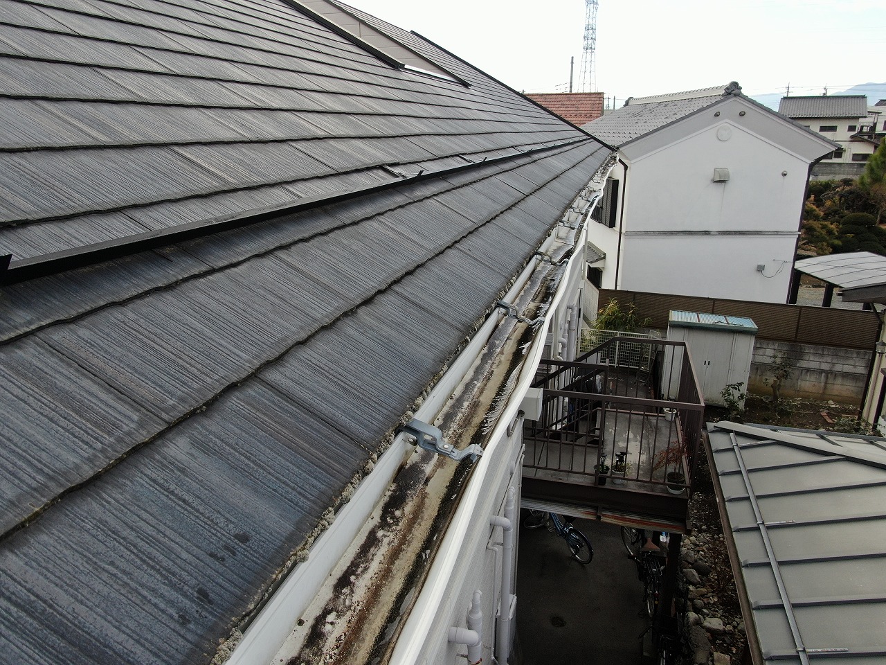 甲斐市　雨樋　歪み　工事前