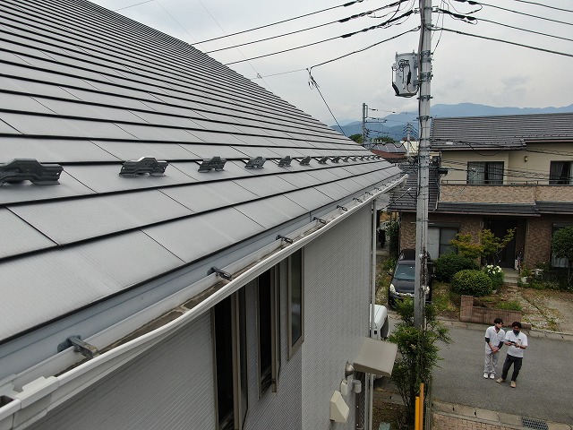 甲府市　屋根ドローン点検　雨樋歪み