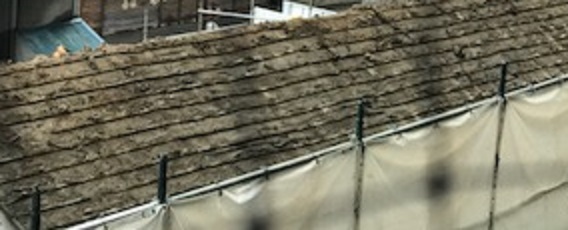 解体現場　瓦撤去