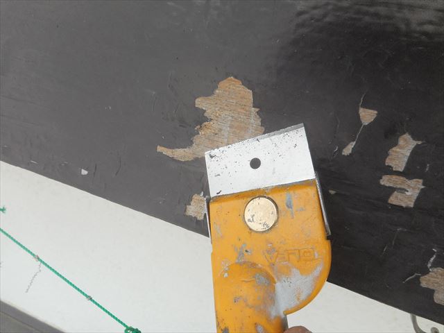 鼻隠し板のケレン作業