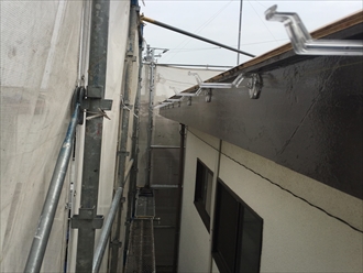 雨どい支持金具と水糸