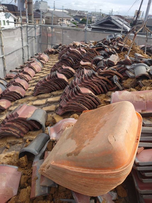 葺き替え工事の様子