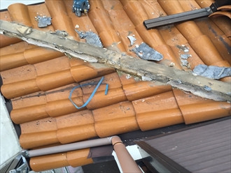 下り棟の取り直し漆喰除去