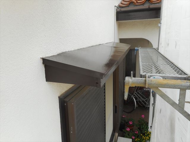 トタン板のひさし塗装