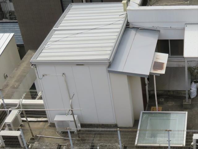 阪急石橋駅前ビル屋上のプレハブは危険性なく居住できるのか