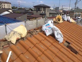 洋風瓦解体(屋根はぎ)