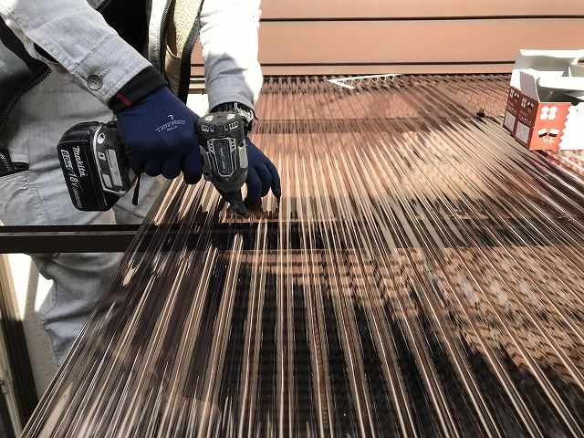 波板交換作業 穴あけ