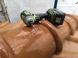 棟瓦の積み直しステンレスビス