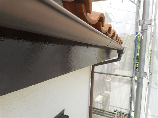 鼻隠し板仕上げ塗り工程