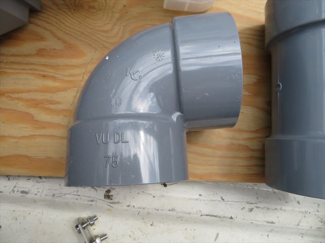 雨どい部品のエルボ