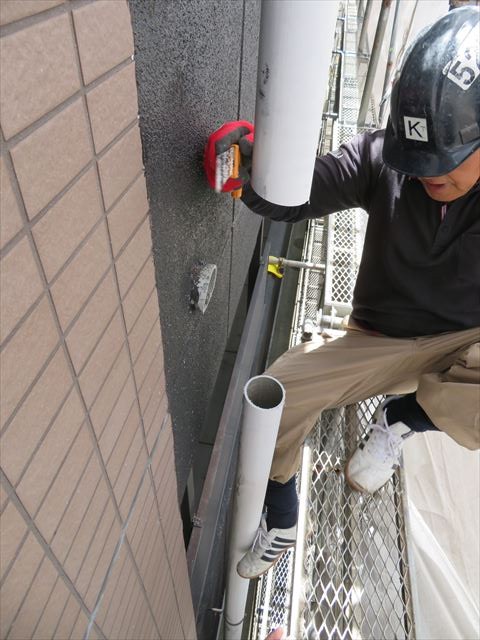 竪樋のチーズ交換は難しいが、一工夫することで可能になる