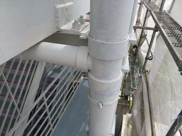 デンデンの下にあるチーズは軒樋が下がってくれない次なる理由