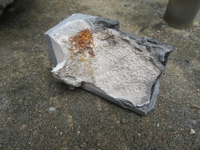 外壁タイルと接着用モルタルは、ＡＬＣと質量が異なる事で生じる強弱関係ができるので、それを克服する対策を講じます。