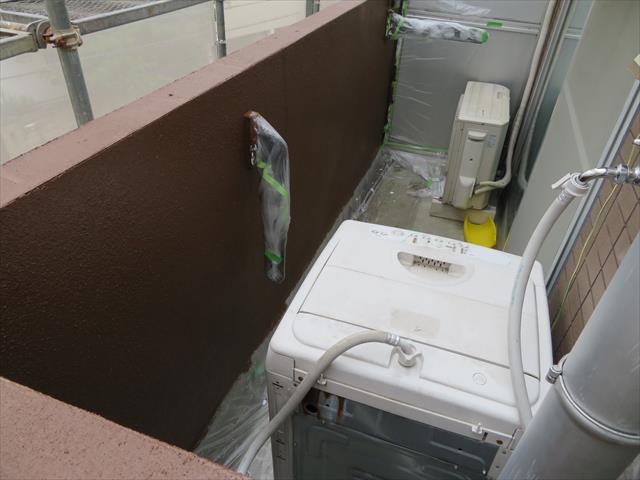 防水工事前には、洗濯機や選択物干し、ホースリールなど移動可能なものは事前に撤去しておく