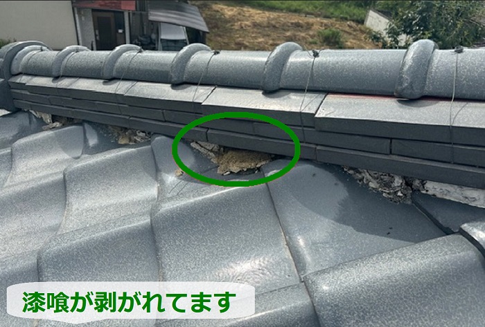 漆喰が剥がれている様子