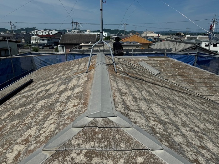 川西市でコロニアルNEOへカバー工事する前の様子