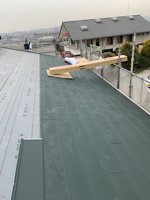 スレート屋根へのカバー工法