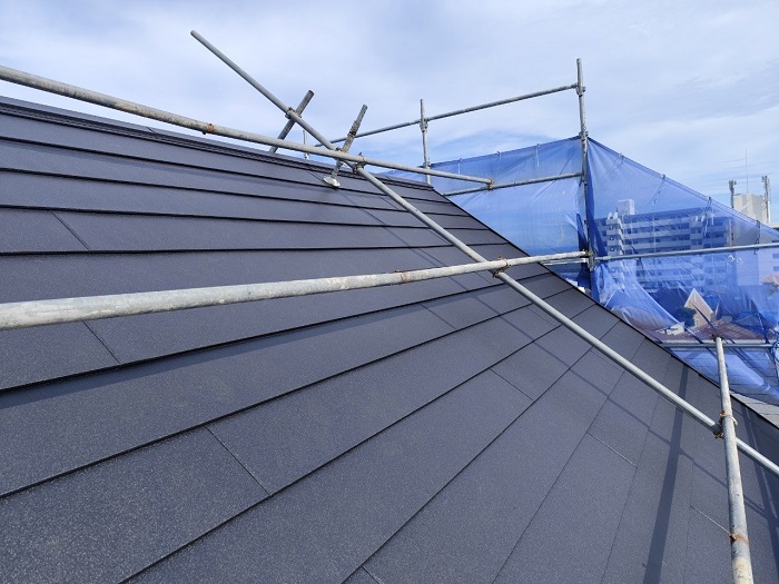 芦屋市で急勾配な屋根改修工事を行った後のスレート屋根