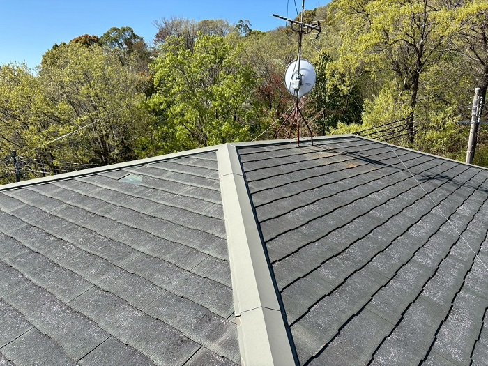 宝塚市で屋根補修工事として棟板金を交換する前の様子