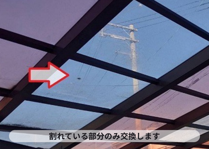 猪名川町 カーポート屋根の部分的な交換としてポリカーポネードを使用する現場で屋根材撤去