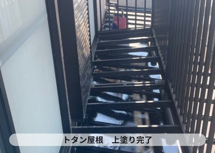 猪名川町　色褪せたトタン製の瓦棒屋根を塗装しリフォームで上塗り