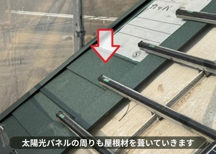 猪名川町　太陽光パネルの廻りにスーパーガルテクト葺き