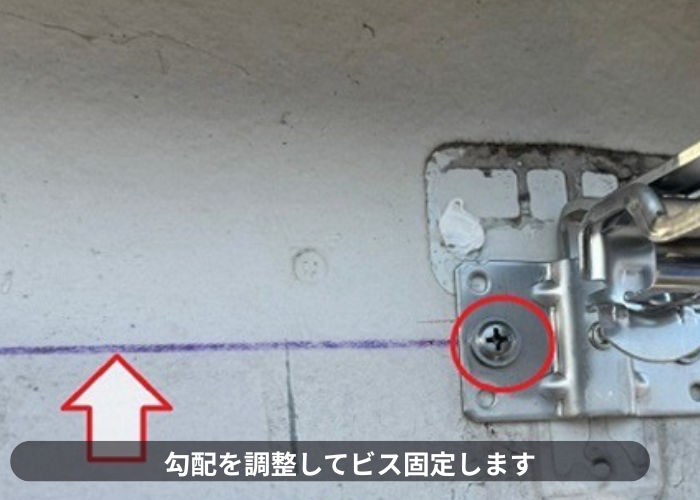 猪名川町　墨出しを行いビス固定