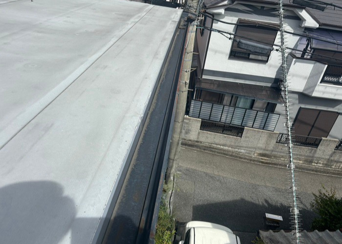 加東市で部分塗装工事として錆びた雨樋の塗り替えを行う前の様子