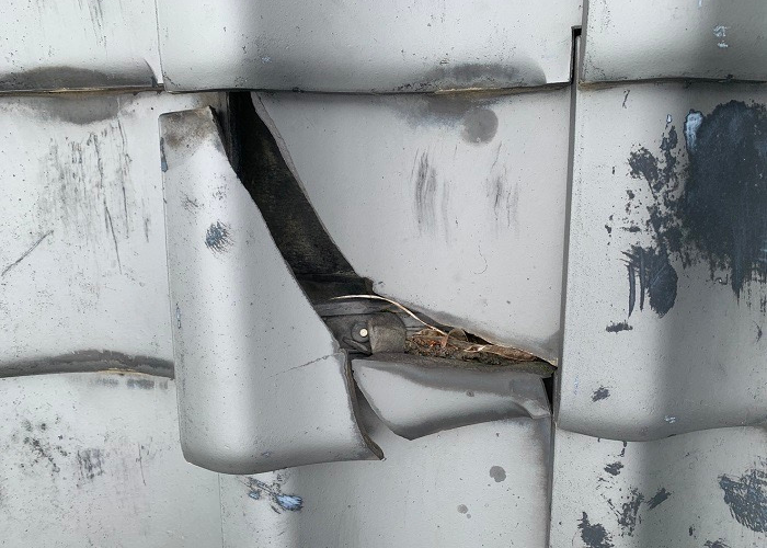 三田市　瓦が割れている様子