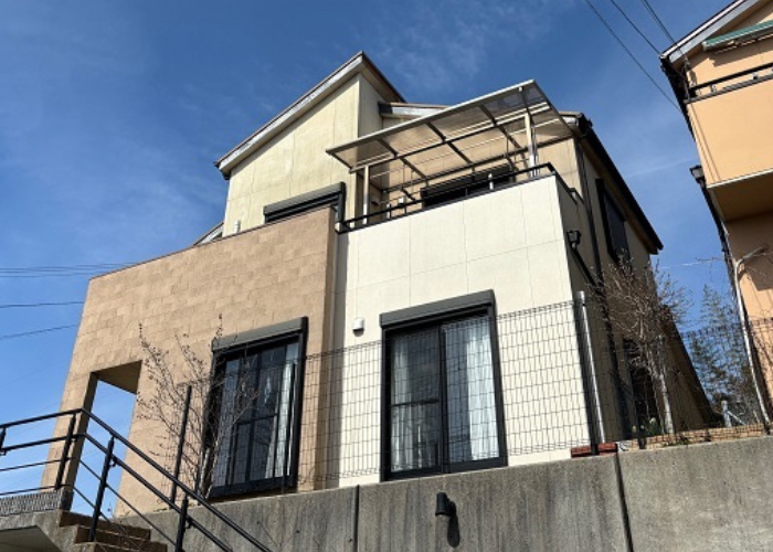 神戸市北区で日本ペイントのラジカル制御を用いて戸建ての外壁塗り替えを行う前の様子