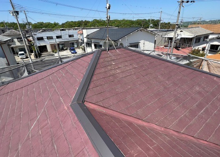 三木市で屋根台風対策として棟板金を交換した後の様子