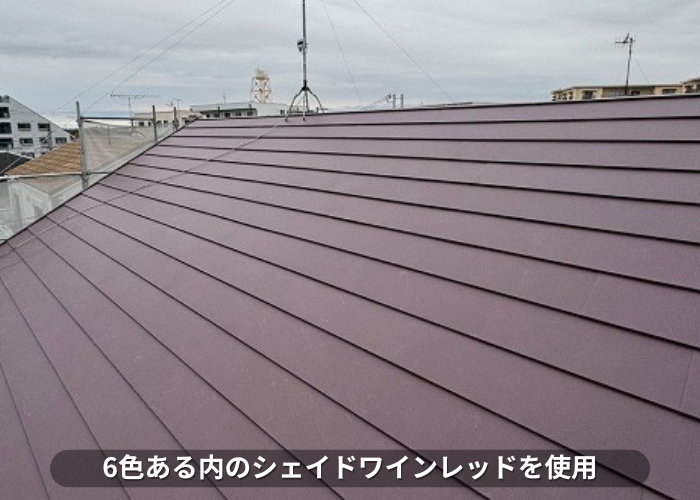 加東市　屋根改修工事でスーパーガルテクトのシェイドワインレッドを使用
