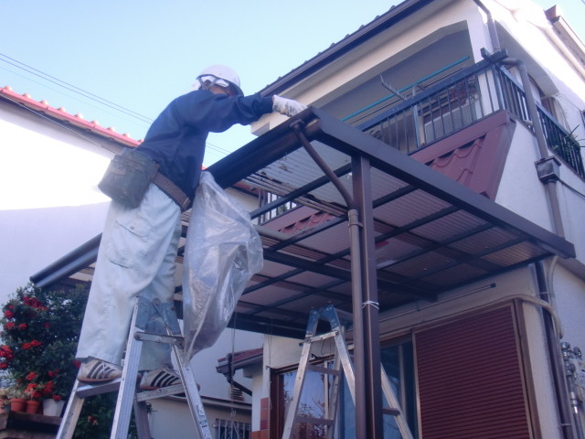 岸和田市西之内町でガレージの波板張替え工事