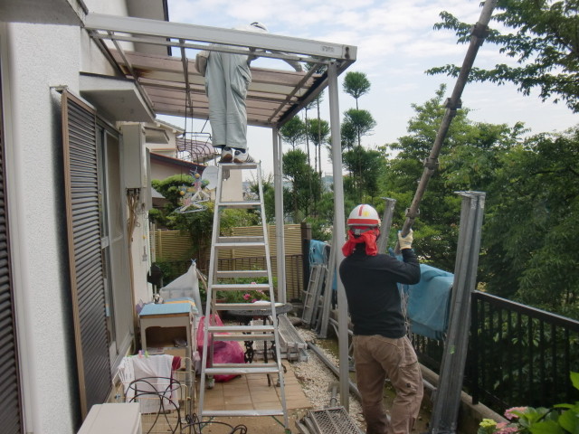 岸和田市摩湯町で仮設足場の設置