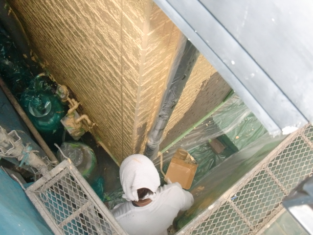 岸和田市八田町の外壁中塗り