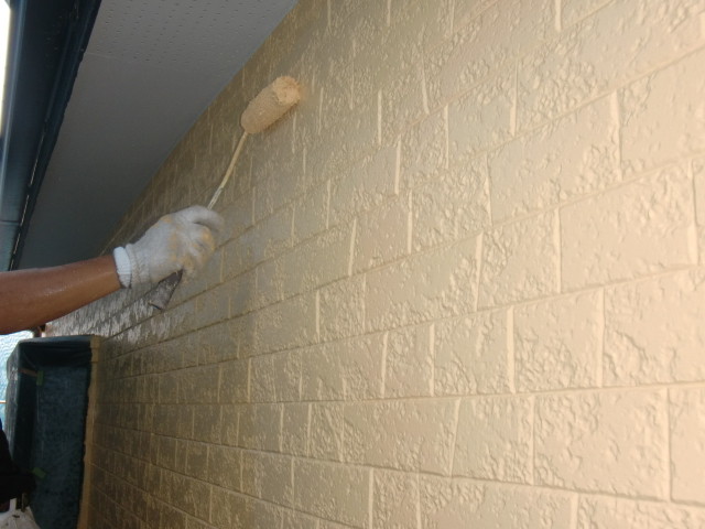 岸和田市八田町の外壁塗装上塗り