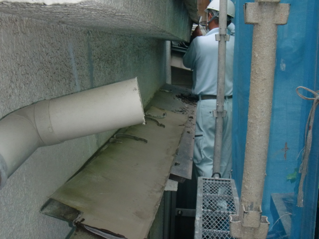 岸和田市春木本町の庇の鋼板張替え