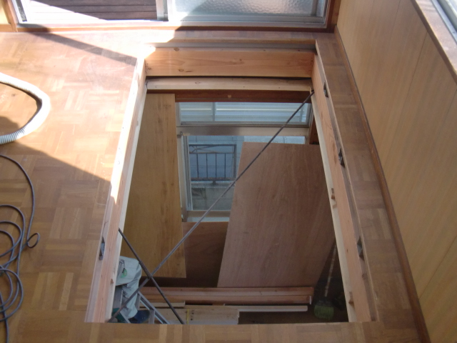 岸和田市小松里町の採光窓の開口部