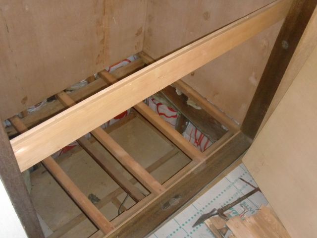 岸和田市春木旭町の押入れの雨漏り跡復旧