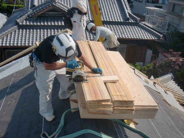 岸和田市土生町の杉の無垢材加工