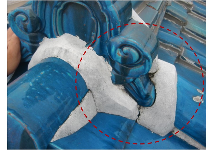 既存鬼瓦・漆喰亀裂状況