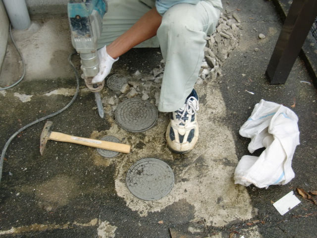 岸和田市西之内町の配管移設工事