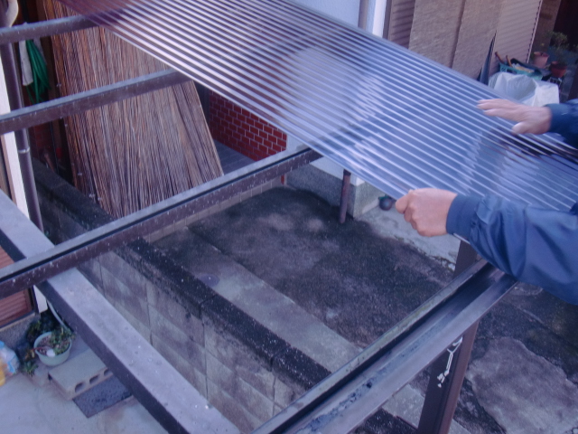 貝塚市のポリカーボネート素材の波板