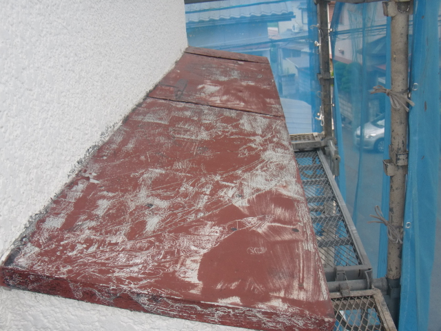 岸和田市摩湯町の錆びた庇の現況